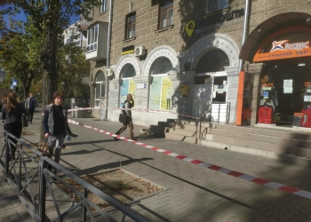 Куски по 20 кг. В Николаеве частично обвалился балкон в центре города (ФОТО)