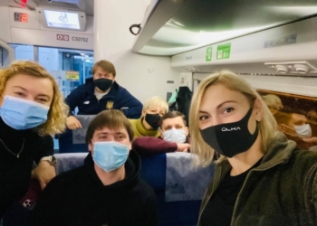 “Слуги народа” поехали на Донбасс на два дня перед выборами (ФОТО)