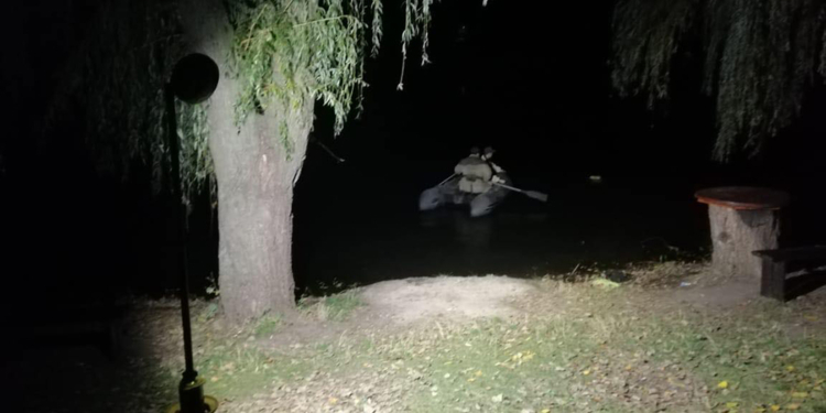 В Первомайске из озера достали тело женщины (ФОТО)