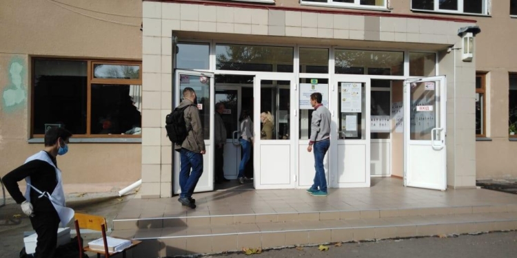 В Николаеве идет голосование (ФОТО)