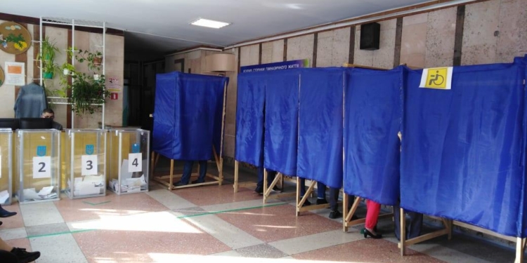 В Николаеве идет голосование (ФОТО)