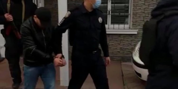 На Винниччине двое пьяных молодчиков напали на избирательную комиссию (ФОТО)