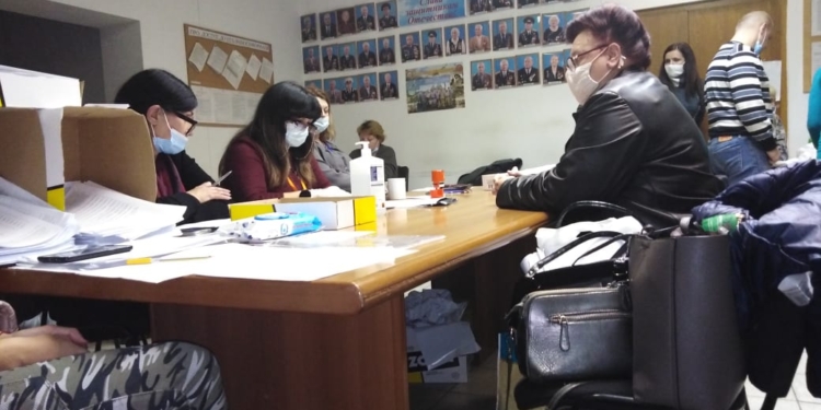 Центральная районная в городе Николаеве ТИК будет пересчитывать бюллетени 16 участковых комиссий