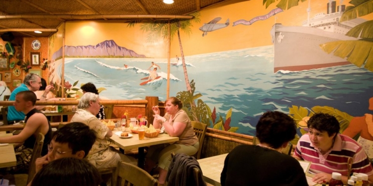 Чтобы во время пандемии безработным не было скучно, на Гавайях им выделят по $500 на походы в рестораны