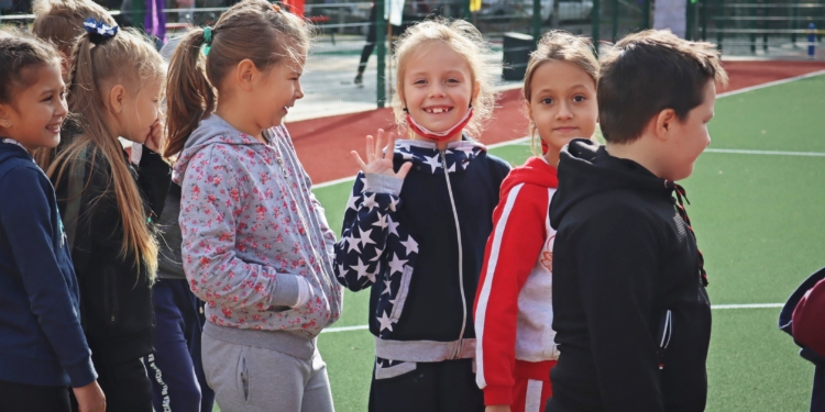 В николаевской школе №53 открыли сразу 4 реконструированных спортивных объекта (ФОТО)