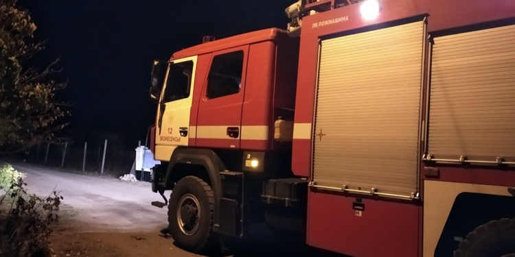 В Вознесенске мужчина сам попытался потушить пожар в хозпостройке – пожарные и его спасли, и возгорание затушили (ФОТО)