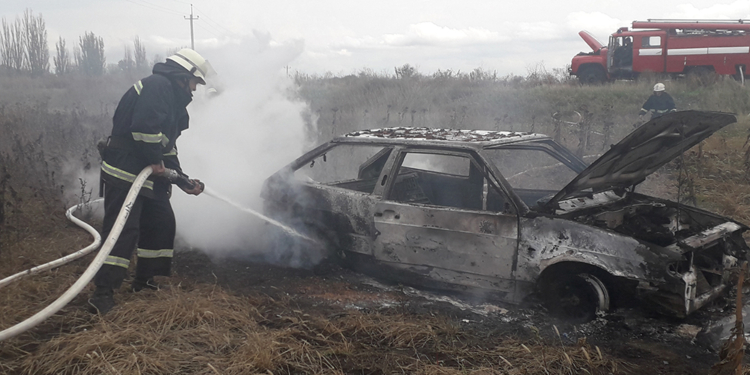 На Николаевщине из-за перегрева двигателя сгорел ВАЗ