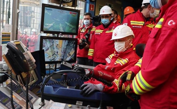 Турки нашли в Черном море новые запасы газа (ВИДЕО)