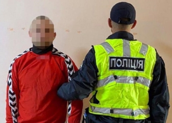 В Киеве пьяный мужчина пытался ворваться в отделение полиции