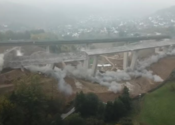 В Германии зрелищно взорвали старый мост (ВИДЕО)