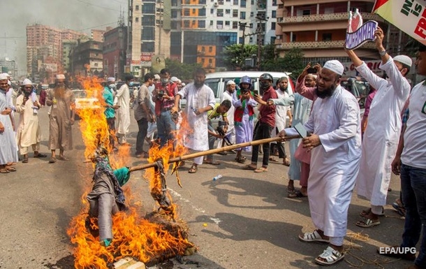 В Бангладеш вспыхнули протесты из-за слов Макрона 1