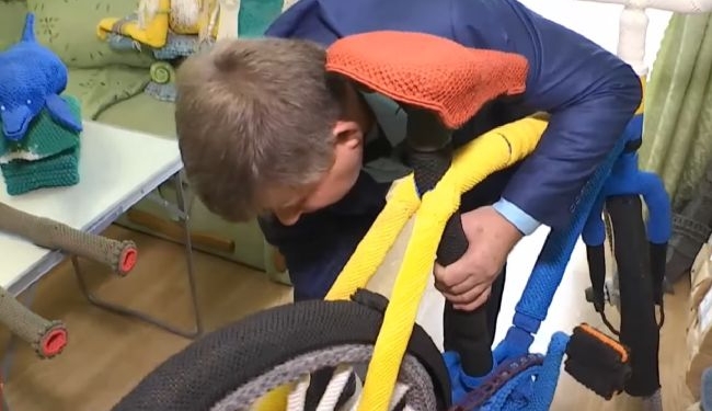 Украинский мастер макраме связал велосипед и попал в Книгу рекордов (ВИДЕО)