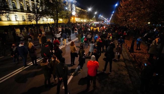 В Варшаве в ходе протестов против запрета абортов задержали 37 человек