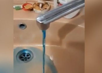 В Николаеве из кранов текла синяя вода