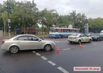 В Николаеве водитель «Шевроле» сбил бабушку: на проспекте Богоявленском образовалась пробка (ФОТО)
