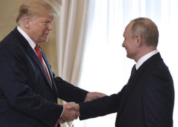 Кандидат в вице-президенты США Харрис напомнила, как Трамп обнимается с диктаторами и доверяет Путину (ВИДЕО)