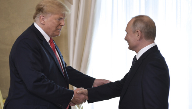 Кандидат в вице-президенты США Харрис напомнила, как Трамп обнимается с диктаторами и доверяет Путину (ВИДЕО)