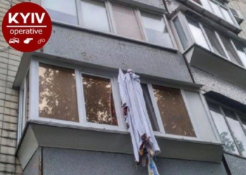 Мужчина решил спуститься с пятого этажа по простыням и погиб
