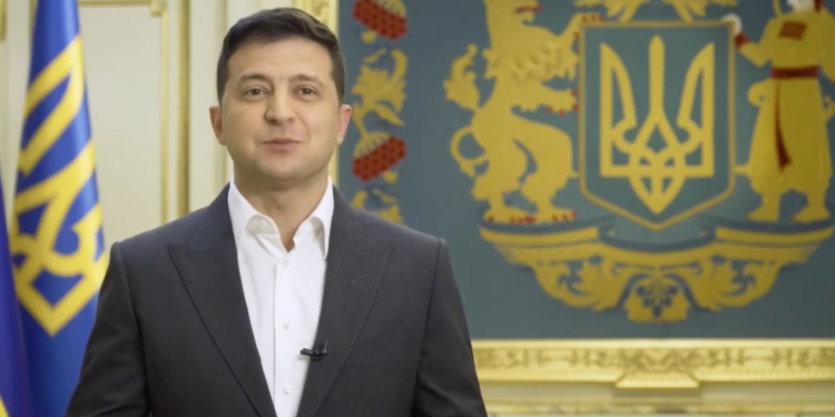 Референдум без референдума. Зеленский анонсировал опрос во время местных выборов (ВИДЕО)