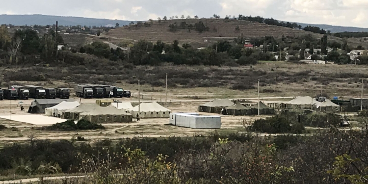 «Даже в девяностые годы у нас не воровали кур». Что говорят о российских военных в Крыму (ФОТО)