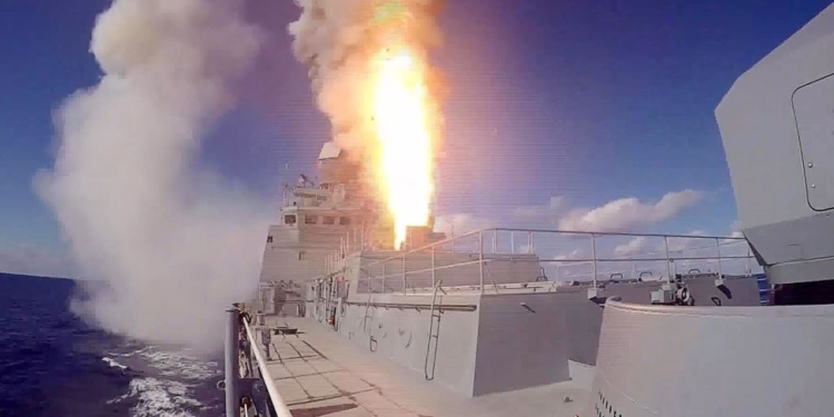 Россия провела ракетные стрельбы около оккупированного Крыма