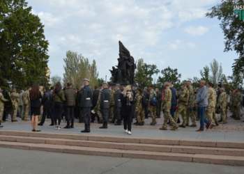 Сотни николаевцев пришли проститься с погибшими при крушении Ан-26 курсантами (ФОТО, ВИДЕО)