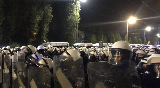 Полиция Польши разгоняла протестующих против запрета на аборты газом (ФОТО, ВИДЕО)
