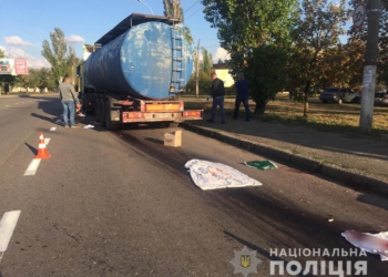 В Николаеве под колесами автоцистерны погиб пешеход