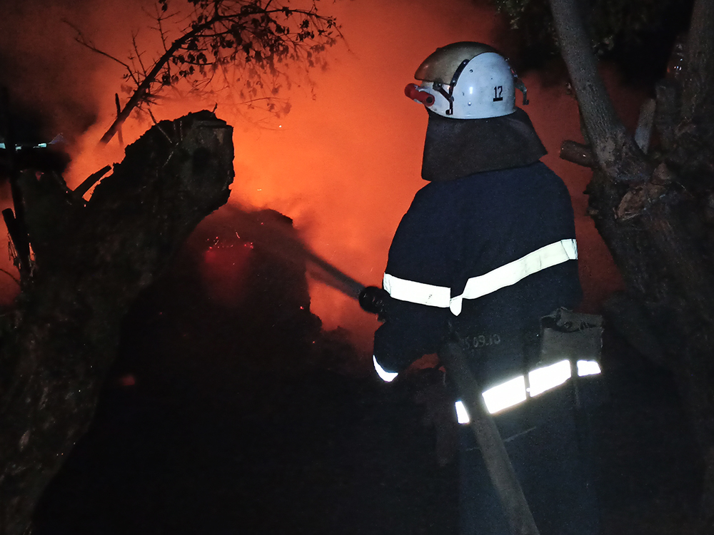 За сутки спасатели Николаевщины ликвидировали четыре пожара: горели дрова, солома и мусор 1