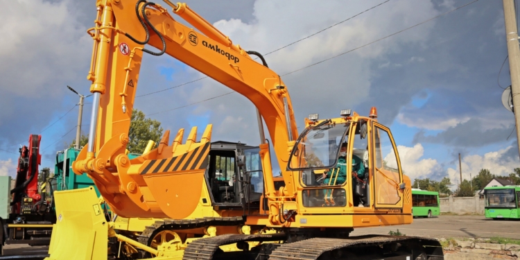 Николаев обзавелся новой коммунальной техникой за 8 миллионов гривен (ФОТО)