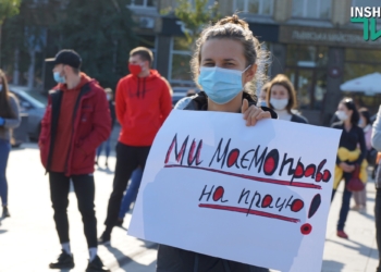 «Мы против двойных стандартов»: николаевцы из сферы культуры и предприниматели вышли протестовать против ограничений «красной» зоны (ФОТО, ВИДЕО)