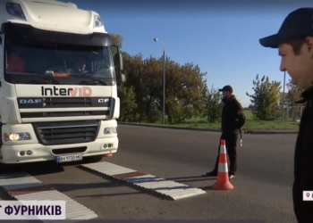 В Николаевской области водители фур продолжают отказываться от взвешивания: на трассе очереди из машин (ВИДЕО)