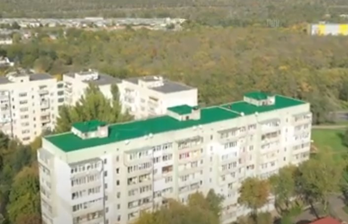 Жители многоэтажки в Николаеве сдали крышу дома в аренду (ВИДЕО) 1