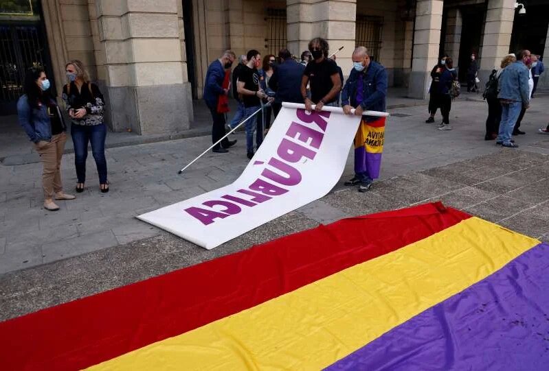 В Испании прошли митинги с требованием судить бывшего короля Хуана Карлоса (ФОТО) 1