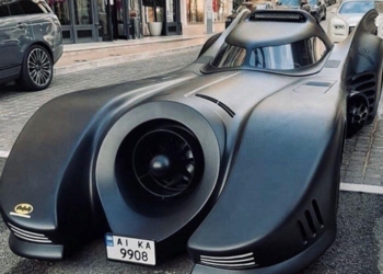 В Монако сняли уникальный бэтмобиль на украинских номерах (ФОТО, ВИДЕО)
