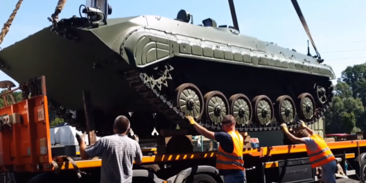 В Украину прибыли 26 БМП-, которые Укрспецэкспорт отсудил у польского поставщика
