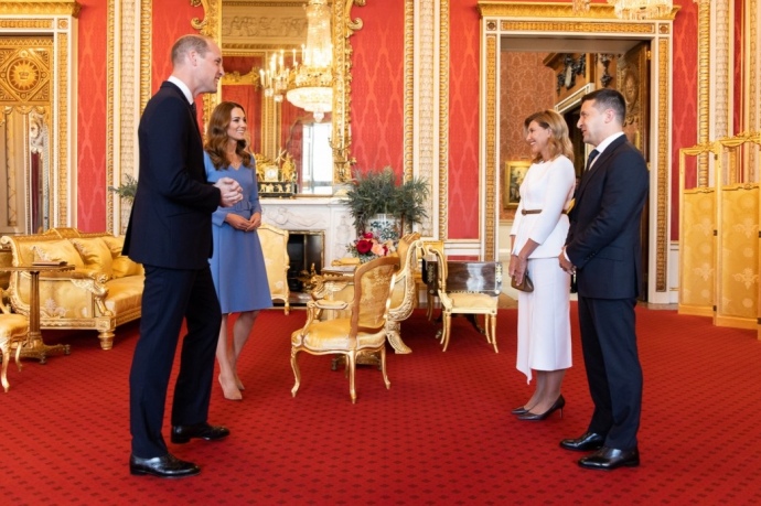 Стало известно, о чем Зеленские разговаривали с королевской семьей в Букингемском дворце 1