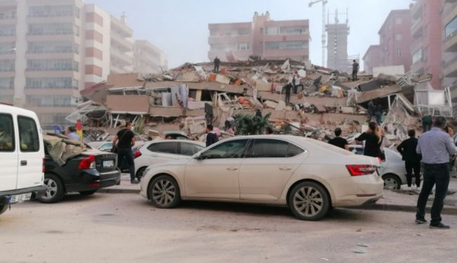 В турецком Измире произошло мощное землетрясение, есть разрушения (ФОТО, ВИДЕО)