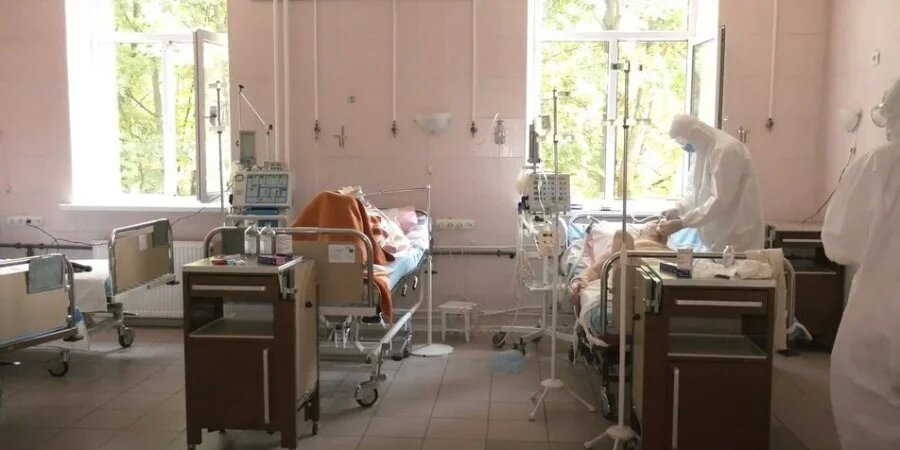 «Заполненность все время 100%». В Харькове пациентов с коронавирусом размещают в коридорах и холлах больниц 1