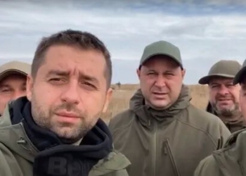 Многим открылись глаза. “Слуги народа” провели ночь на Донбассе в землянках (ВИДЕО)