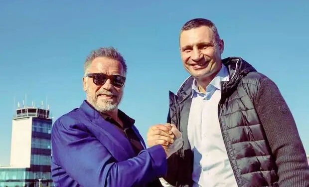 Кличко поддержал Шварценеггера после операции, а тот поздравил его с результатом на выборах (ФОТО)