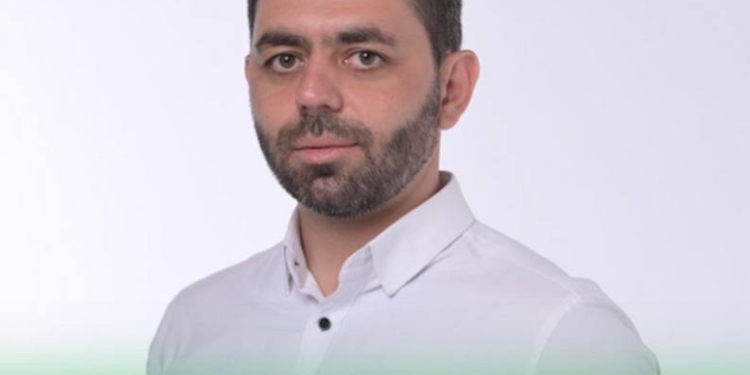 В Николаеве кандидат от “Слуги народа” Жело показал сгоревшую машину и сделал заявление (ФОТО)