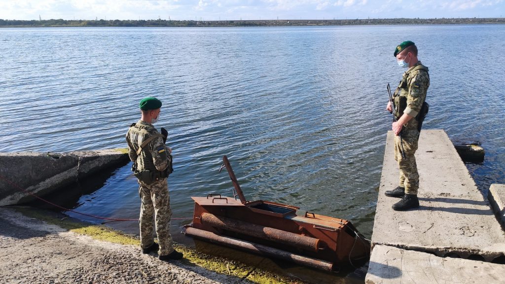 Пограничники на границе Молдовой обнаружили "субмарину" контрабандистов (ФОТО, ВИЕО) 5