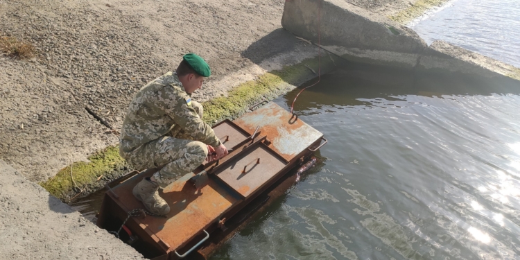 Пограничники на границе  Молдовой обнаружили “субмарину” контрабандистов (ФОТО, ВИЕО)