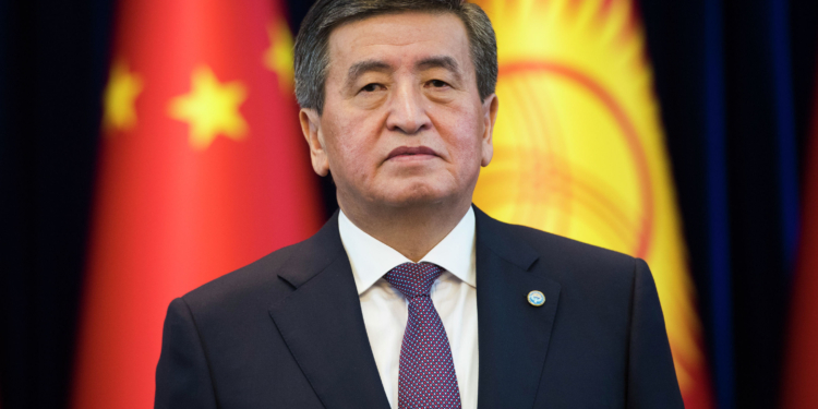 “Никакая власть не стоит целостности нашей страны”. Президент Кыргызии ушел в отставку