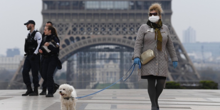 COVID-19: во Франции ввели чрезвычайное положение