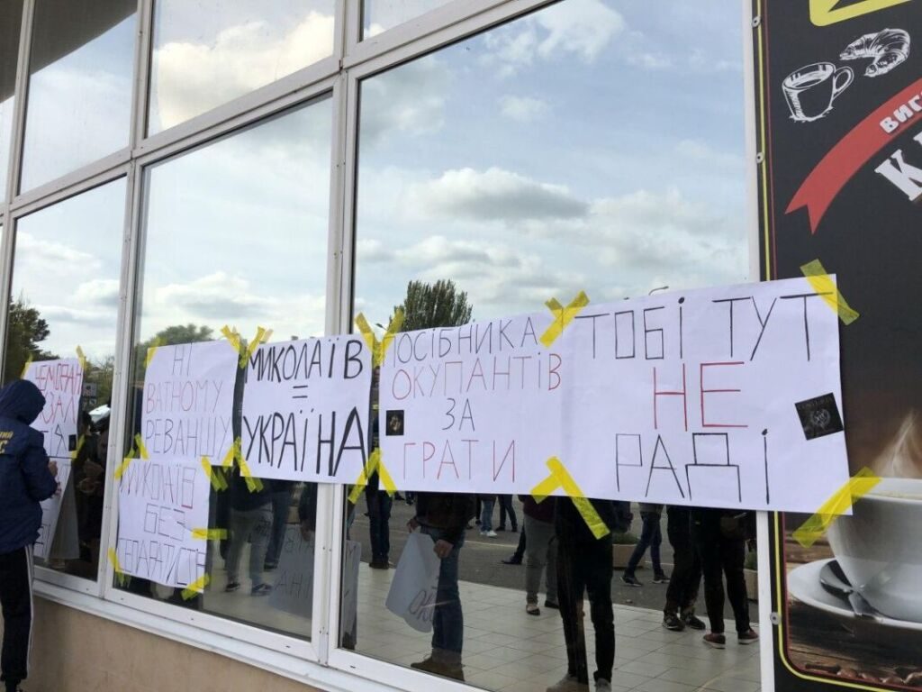 Нацкорпус заявил, что сорвал встречу Медведчука с однопартийцами в Николаеве (ВИДЕО) 1