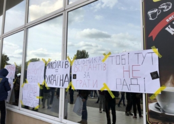 Нацкорпус заявил, что сорвал встречу Медведчука с однопартийцами в Николаеве  (ВИДЕО)