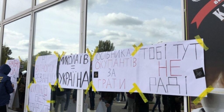 Нацкорпус заявил, что сорвал встречу Медведчука с однопартийцами в Николаеве  (ВИДЕО)