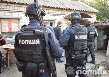 Николаевские полицейские в Запорожье обезвредили группу телефонных мошенников (ФОТО, ВИДЕО)